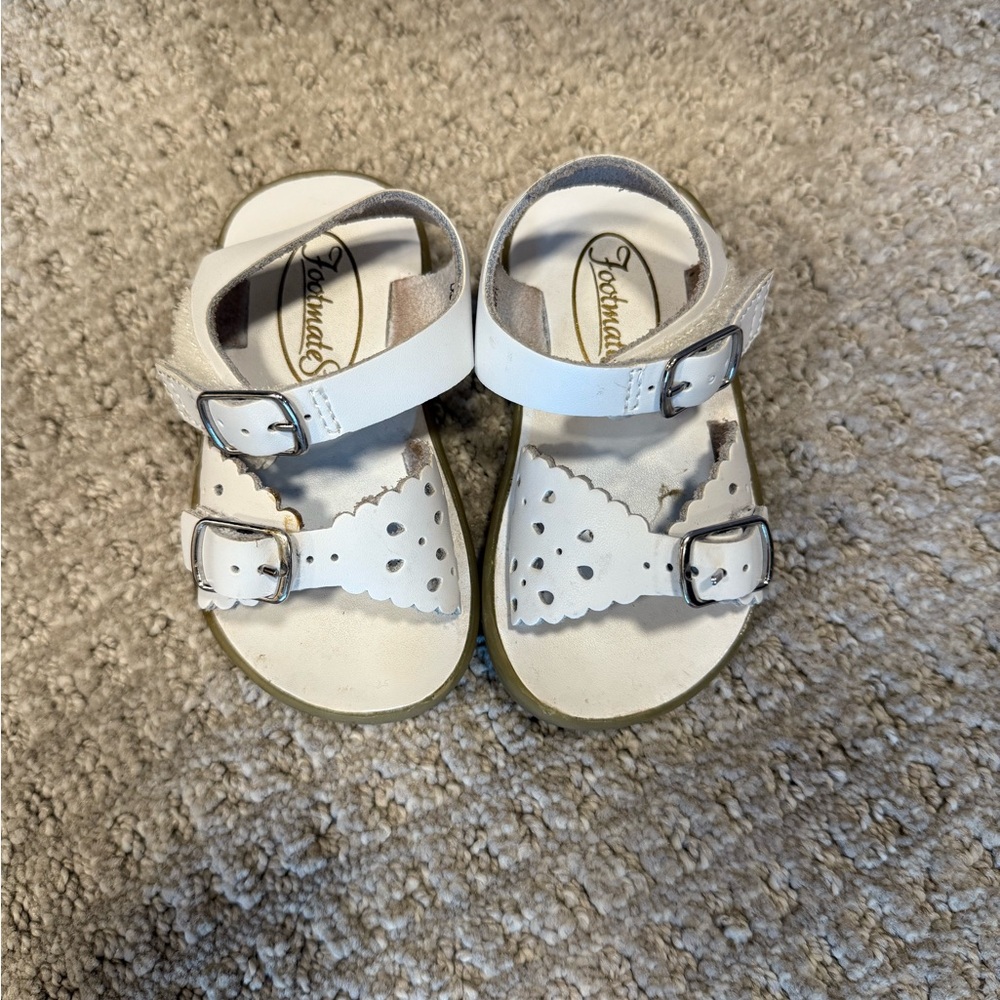 FootMates White Sandals with Adjustable Straps